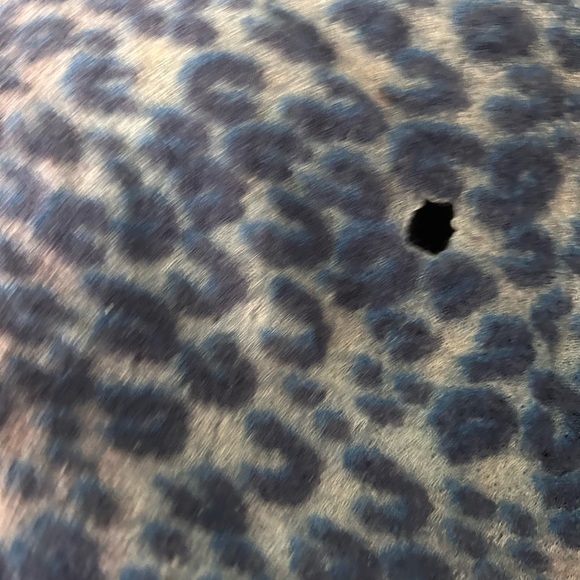 Louis Vuitton leopard scarf - Picture 5 of 15